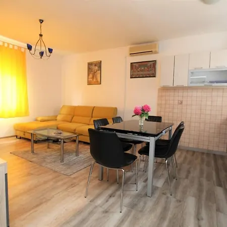 Mantenjin Apartment *