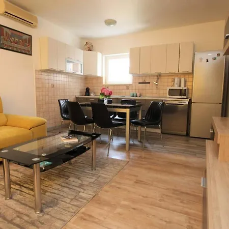 Mantenjin Apartment *